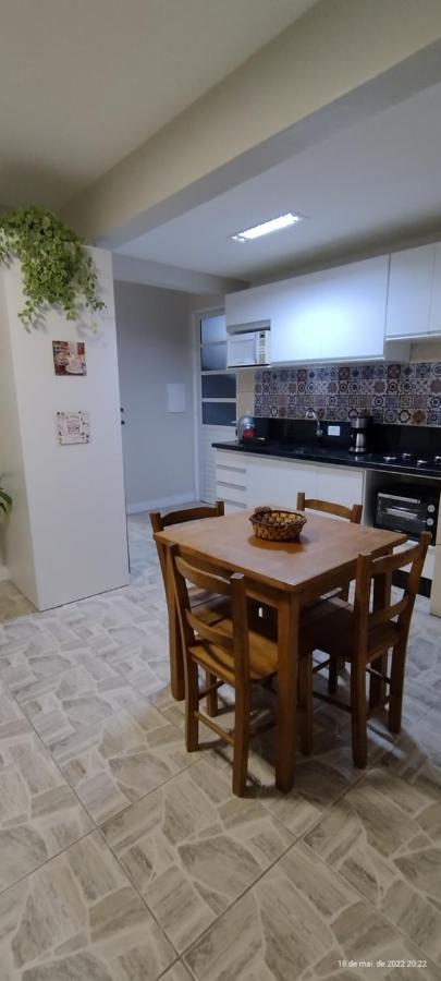 Residencial Bernardo, Meia Quadra Do Trapiche ฟลอเรียนอโปลิส ภายนอก รูปภาพ