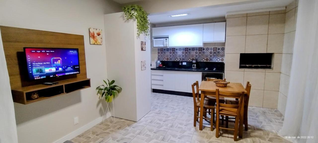 Residencial Bernardo, Meia Quadra Do Trapiche ฟลอเรียนอโปลิส ภายนอก รูปภาพ